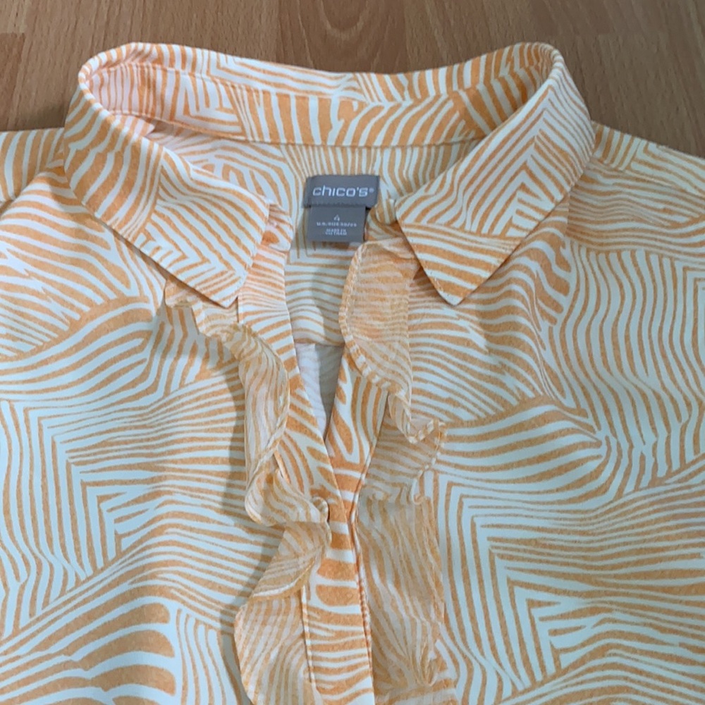 Chico’s Button-Up Ruffled Blouse🌼 - Picture 2 of 5